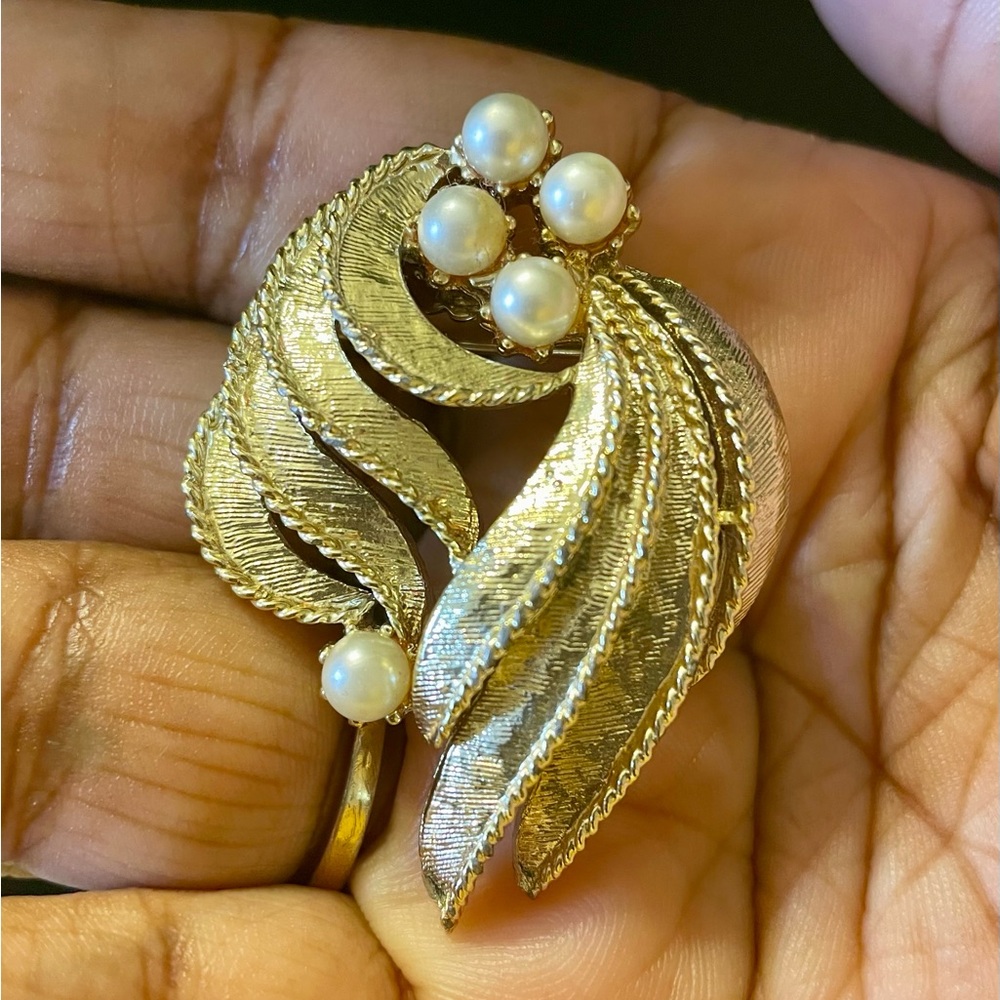 Vintage Faux Pearl Textured Gold Tone Brooch Pin